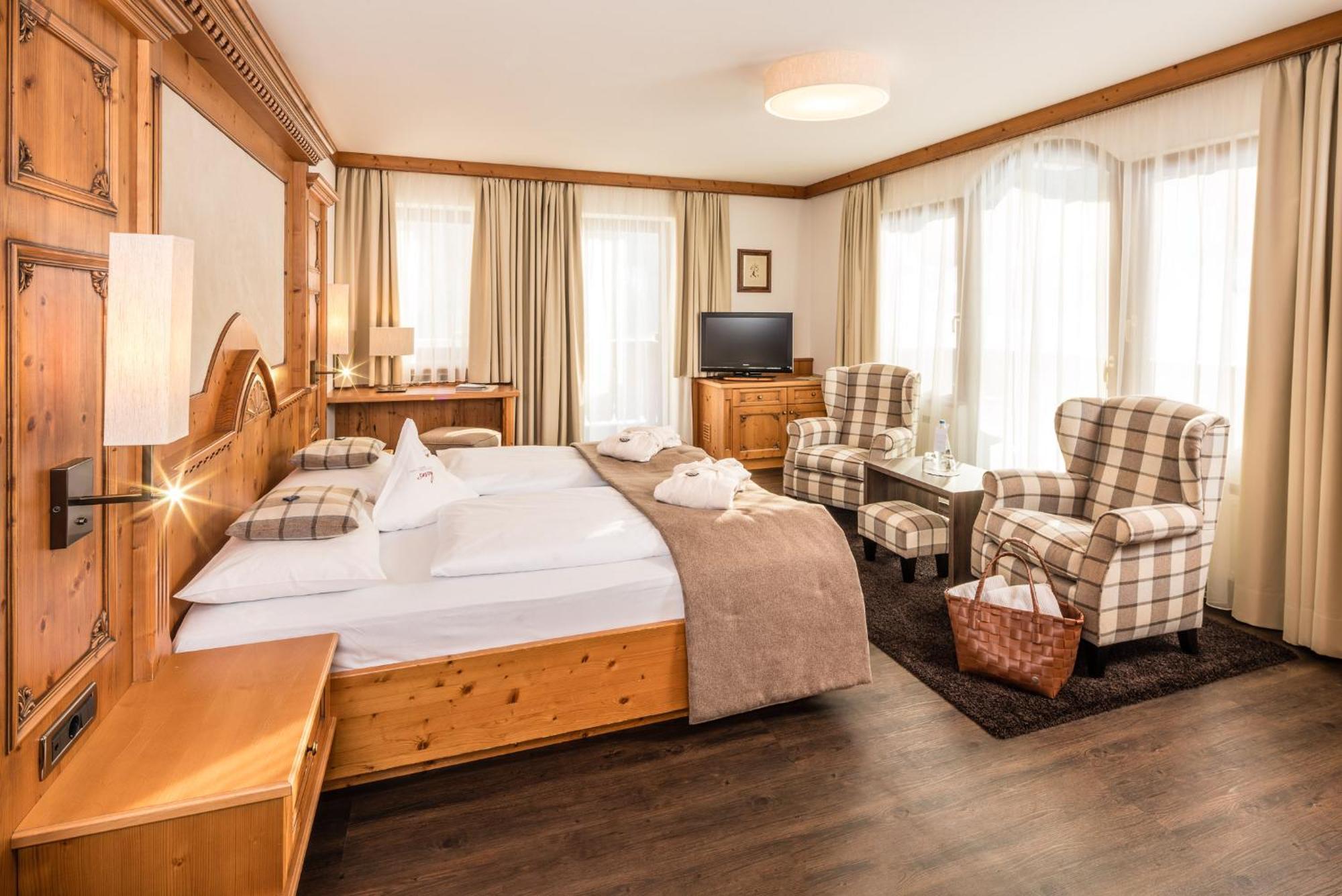 Savoy Dolomites Luxury & Spa Hotel Selva di Val Gardena Esterno foto