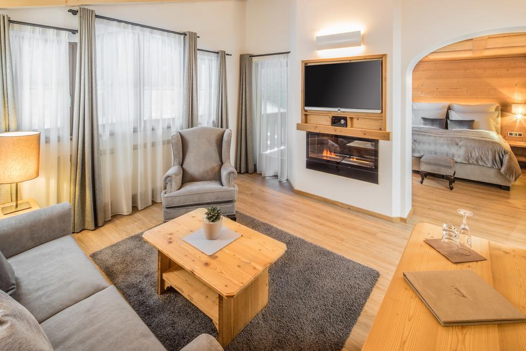 Savoy Dolomites Luxury & Spa Hotel Selva di Val Gardena Esterno foto