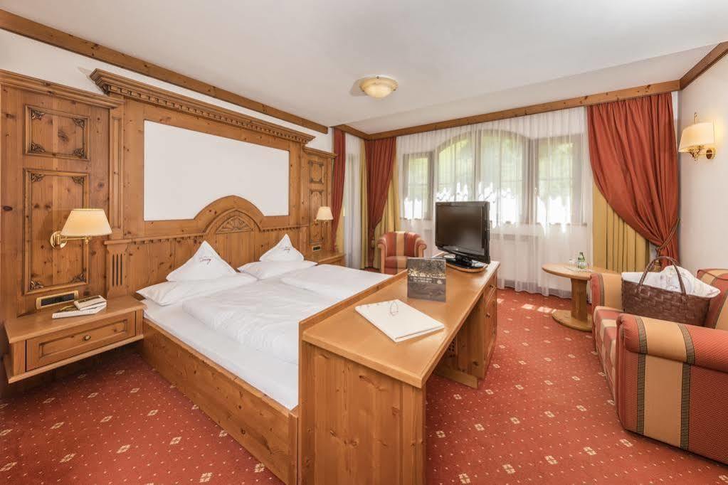 Savoy Dolomites Luxury & Spa Hotel Selva di Val Gardena Esterno foto